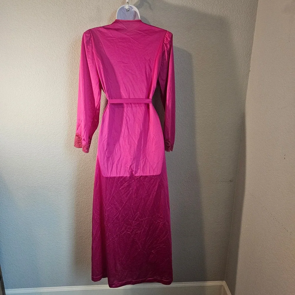 Vintage Olga bright pink lace nylon medium robe with original belt wrap style - Picture 4 of 6